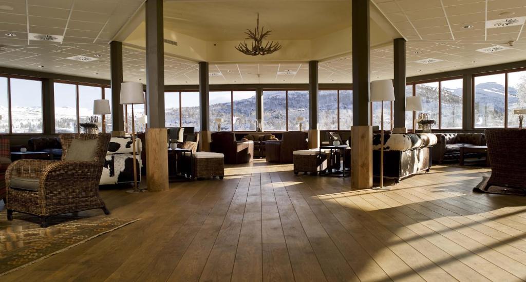 Hotell Hovdestøylen 4*